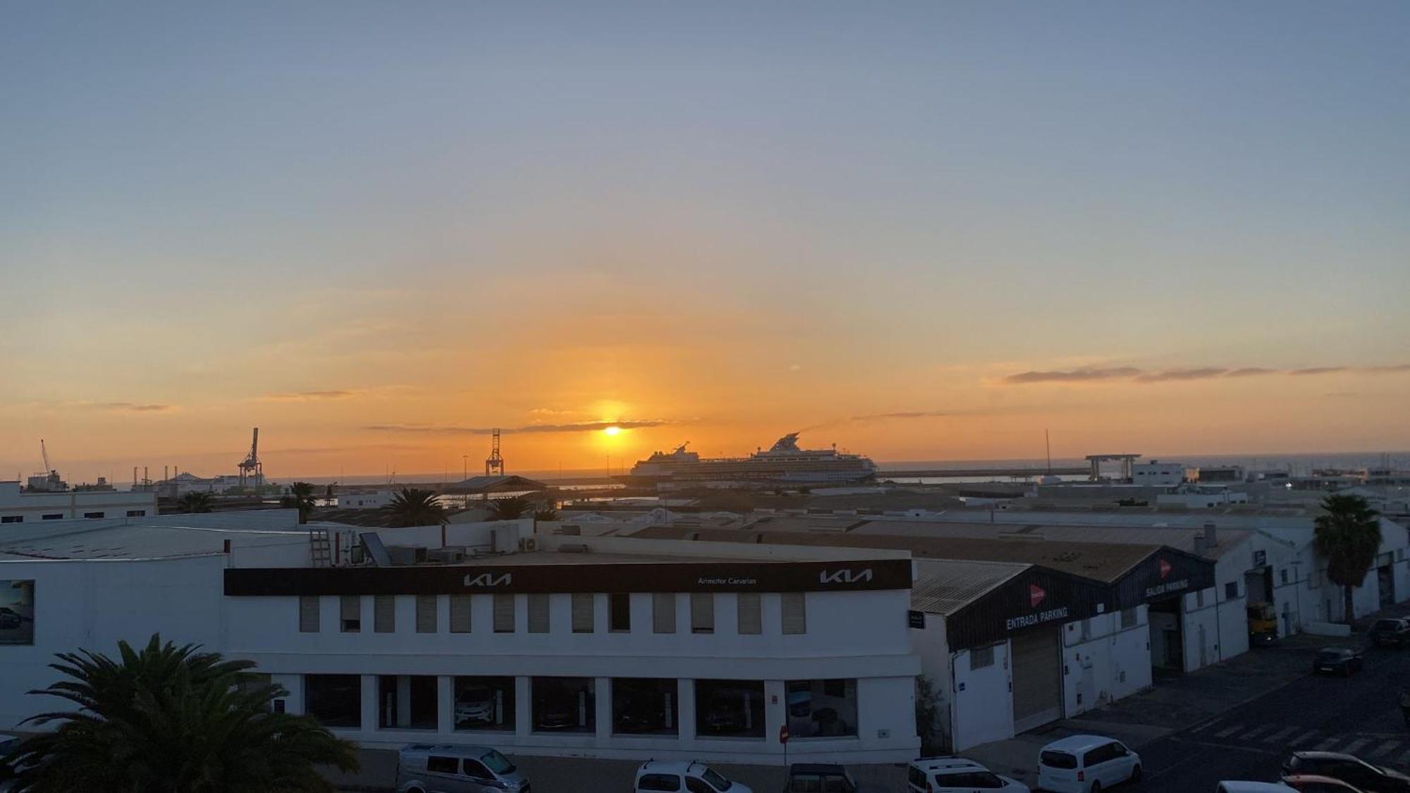Amanecer Isleno Habitaciones Arrecife  Exterior photo